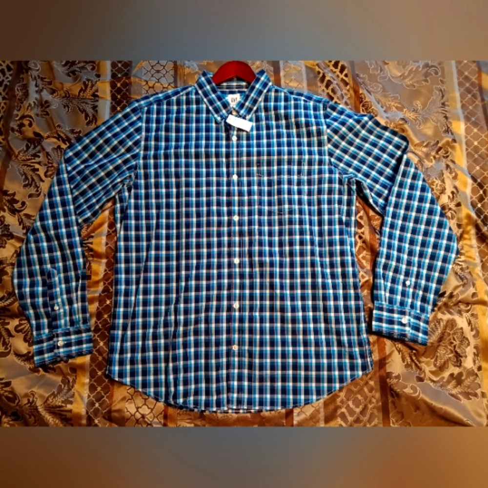 GAP BUTTON DOWN, MENS LARGE